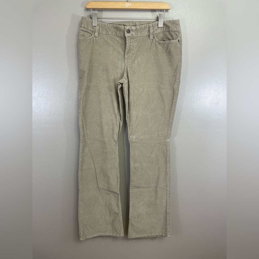 Eddie Bauer Classic Barely Boot Corduroy Jeans pants Size 10 stretch tan